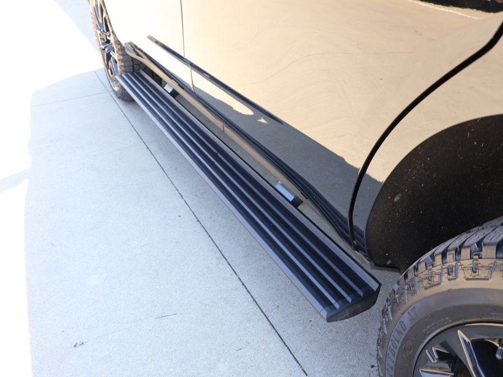 Certified 2025 GMC Yukon AT4 Ultimate AWD/4WD image 10