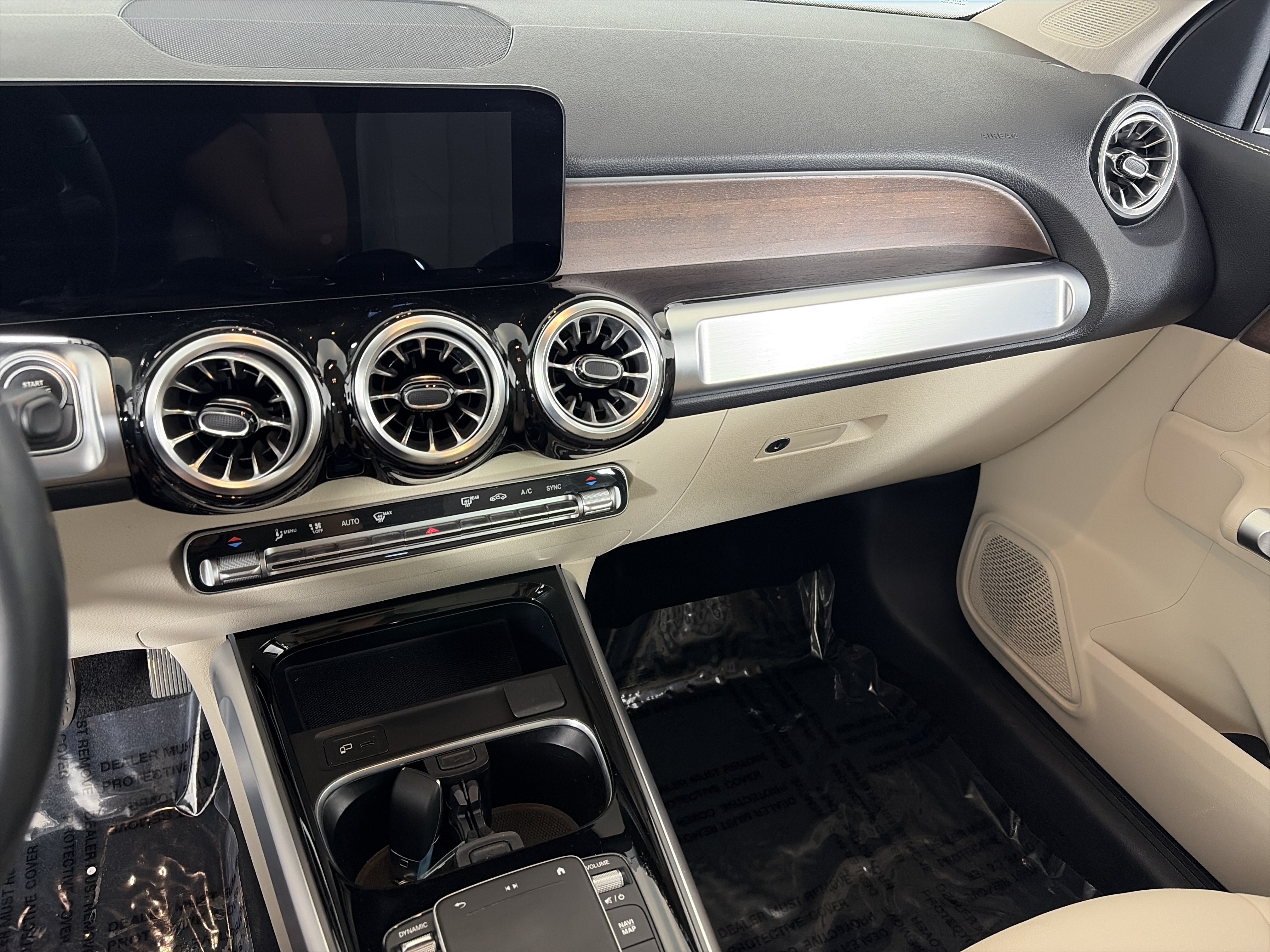 Certified 2022 Mercedes-Benz GLB 250 4MATIC image 4
