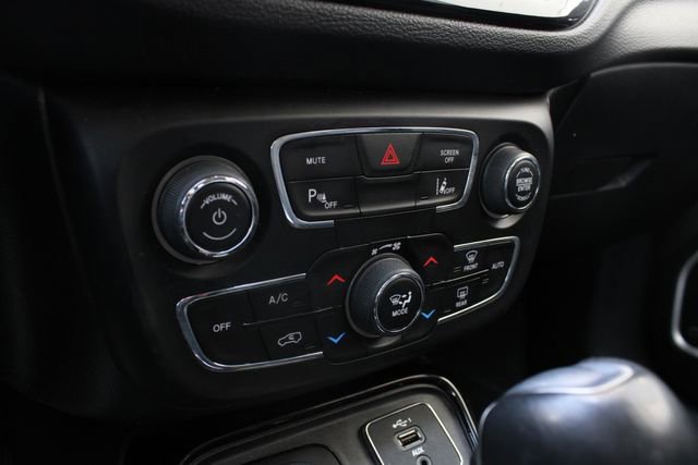 Used 2021 Jeep Compass Limited w/ Sun and Sound Group AWD/4WD image 18