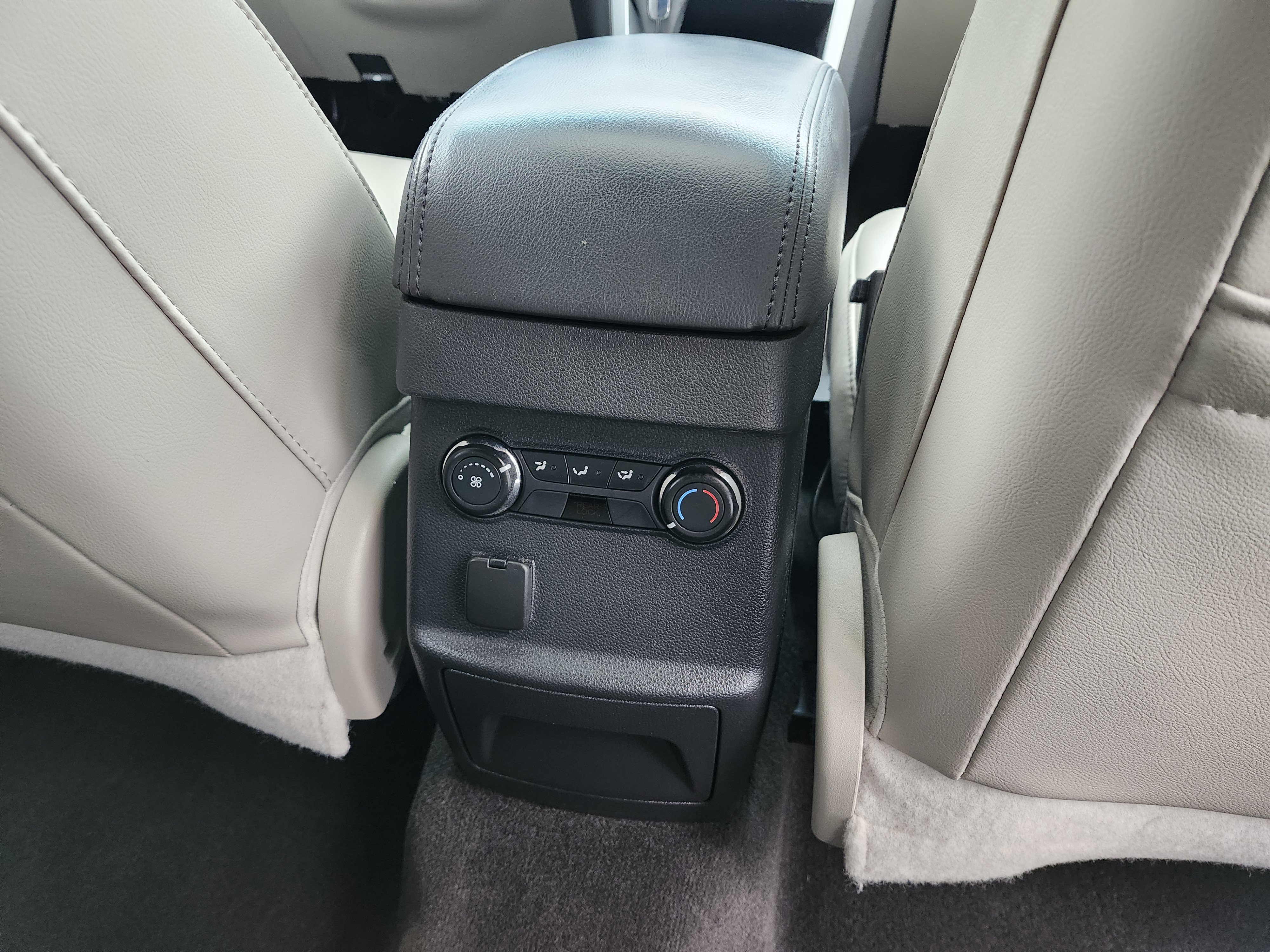 Used 2013 Ford Explorer XLT image 25