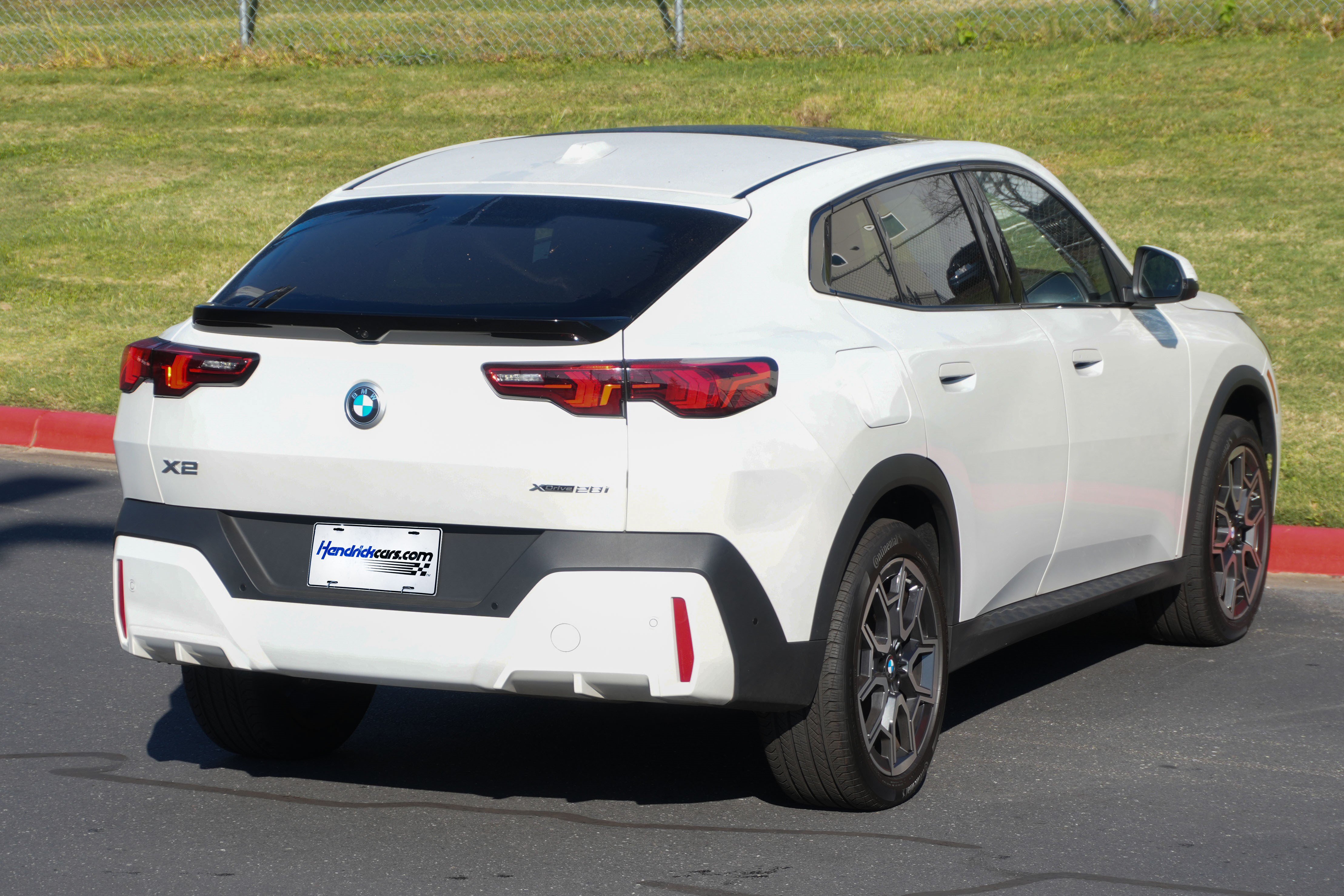 Certified 2025 BMW X2 xDrive28i AWD/4WD image 9