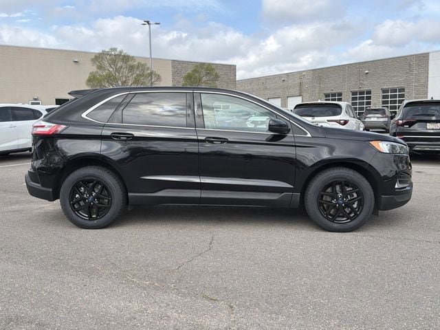 Used 2022 Ford Edge SEL w/ Convenience Package image 2