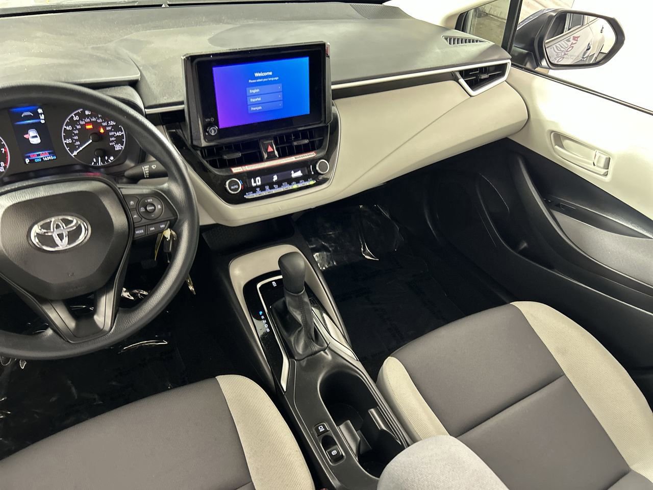 Used 2025 Toyota Corolla LE image 22