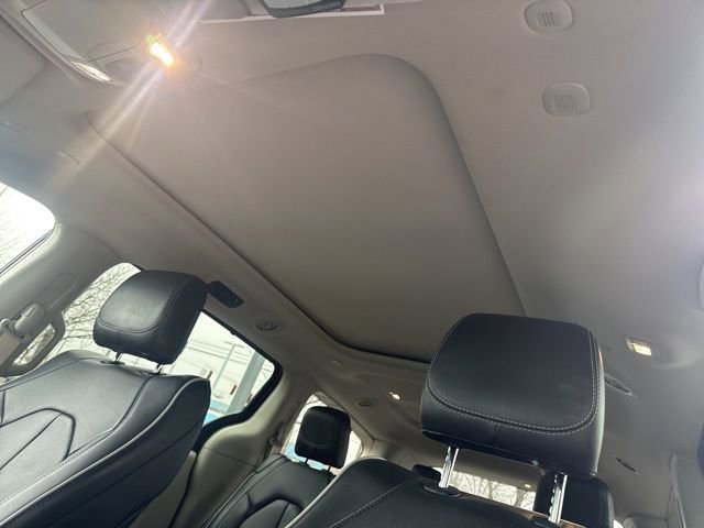 Used 2023 Chrysler Pacifica Limited image 19