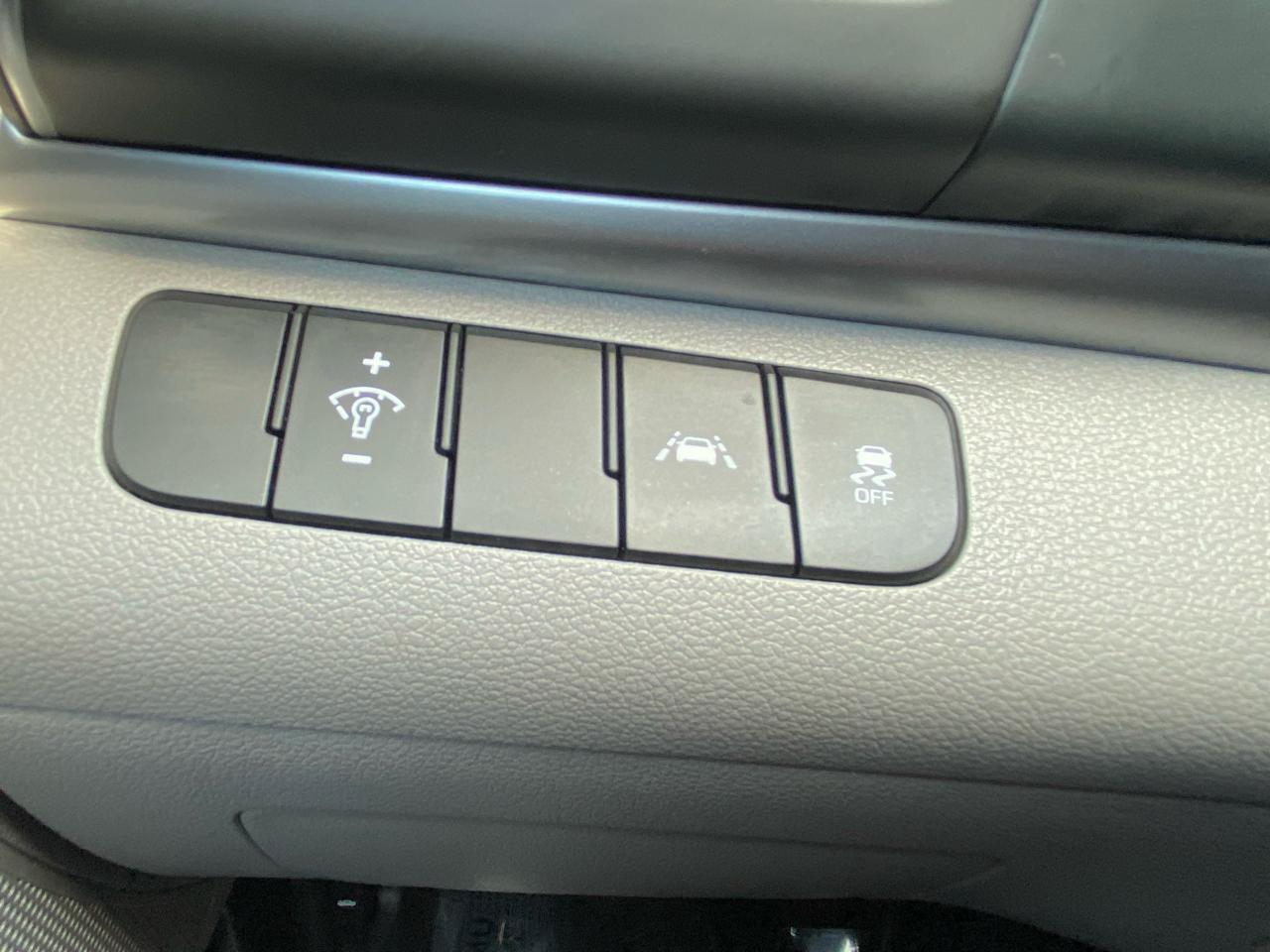 Used 2020 Hyundai Elantra SE FWD image 41