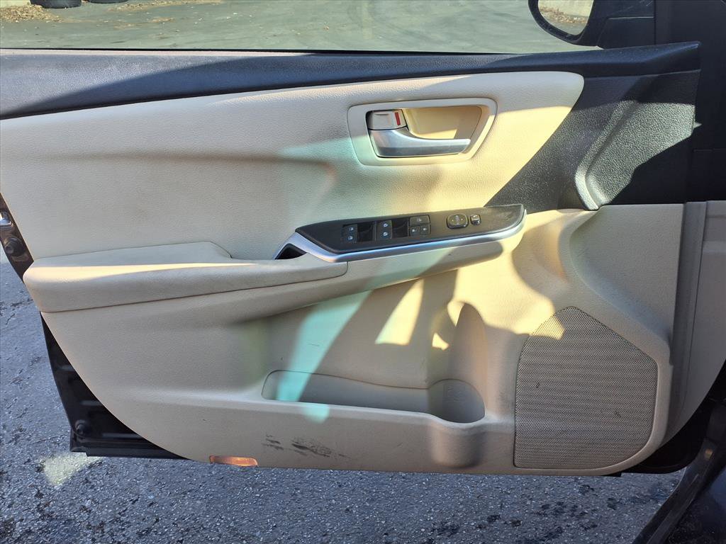 Used 2017 Toyota Camry LE image 20