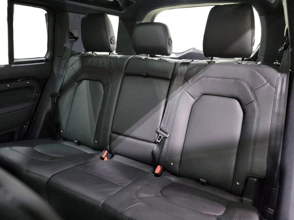 New 2026 Land Rover Defender 110 X-Dynamic SE image 22