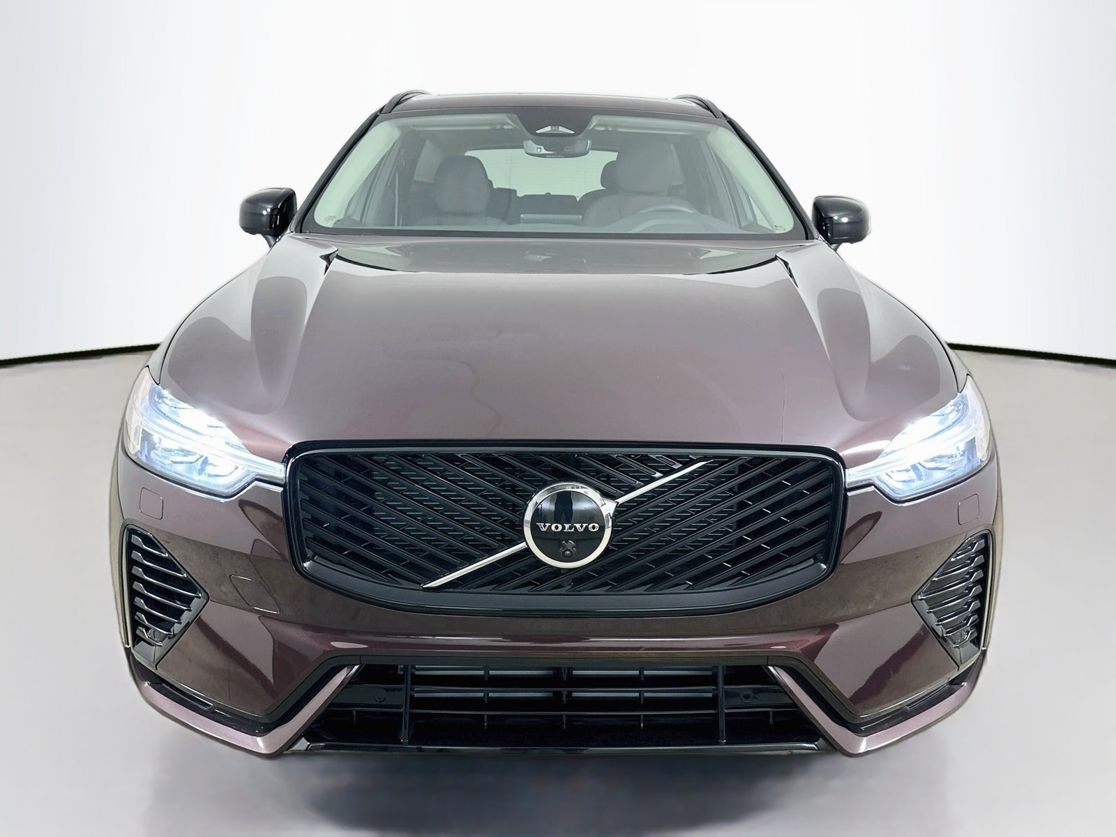 New 2026 Volvo XC60 T8 Plus w/ Protection Package Premier AWD/4WD image 2