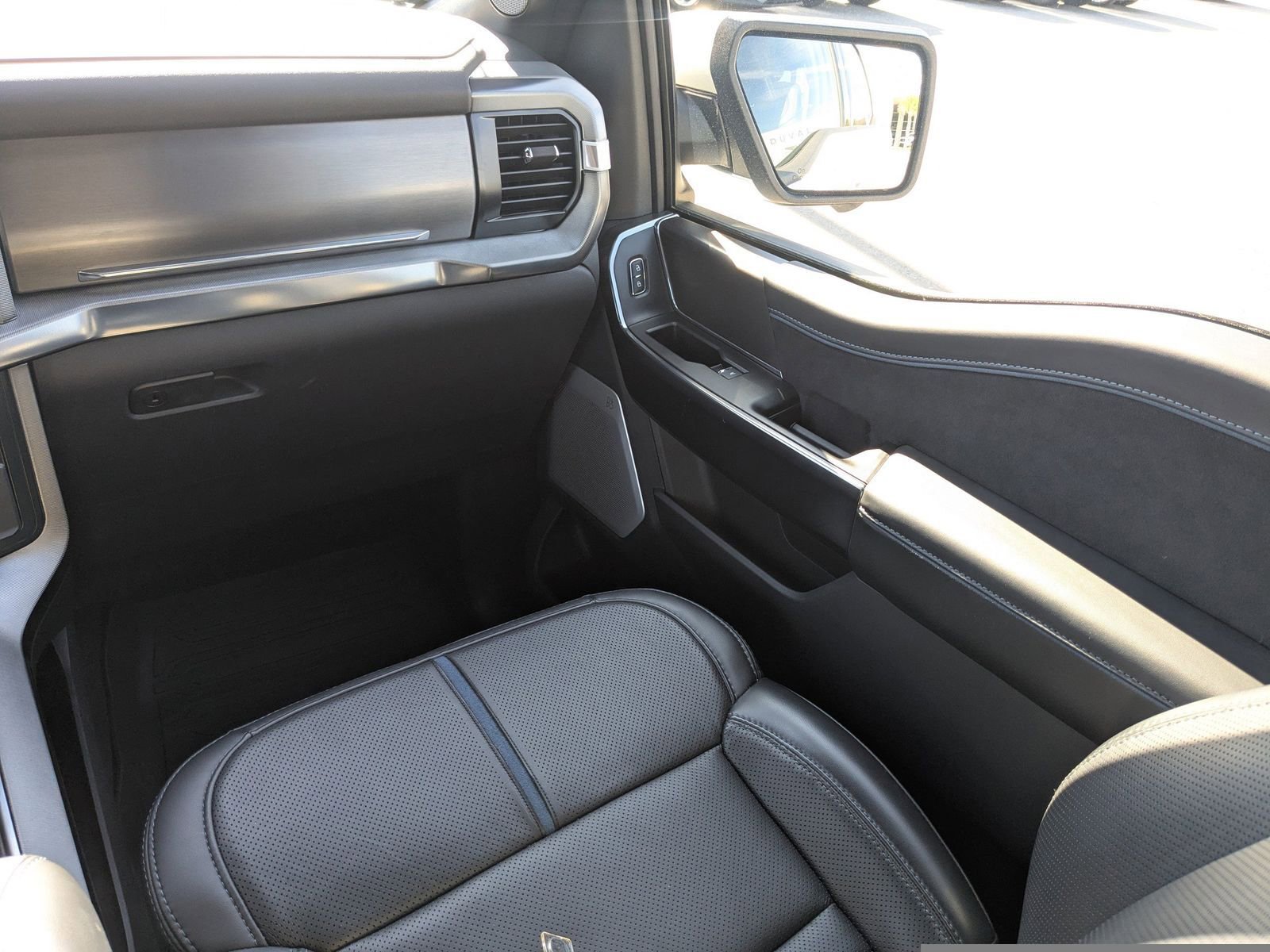 Used 2025 Ford F150 Platinum w/ Equipment Group 702A High image 17