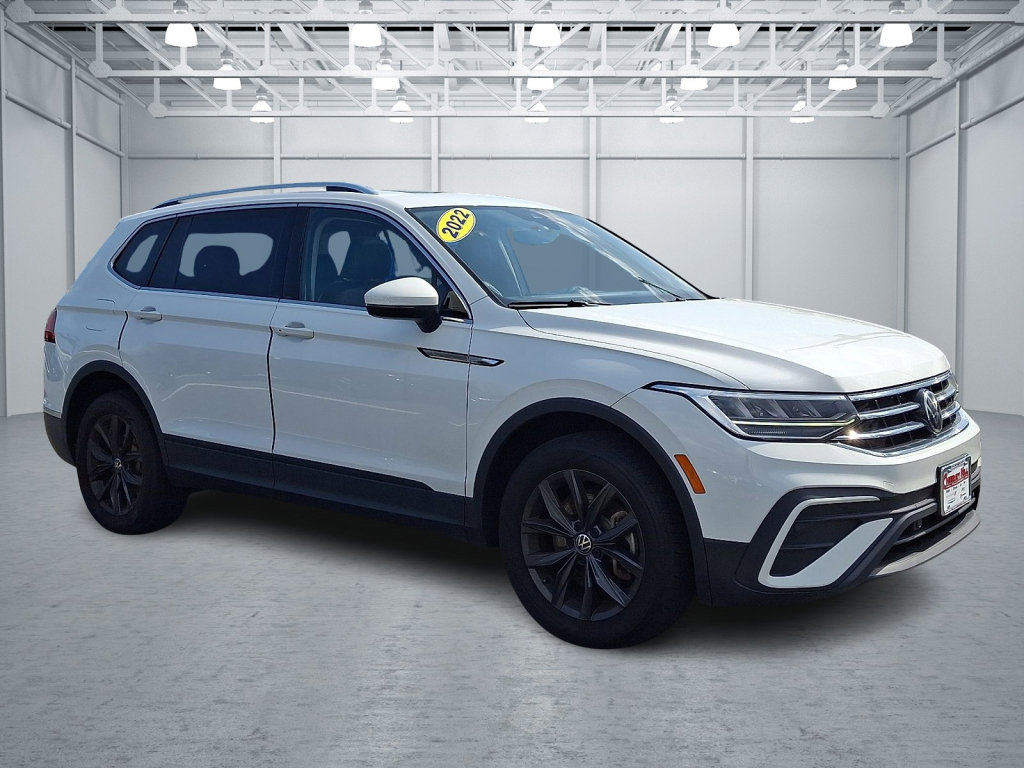 Used 2022 Volkswagen Tiguan SE w/ Panoramic Sunroof Package image 7
