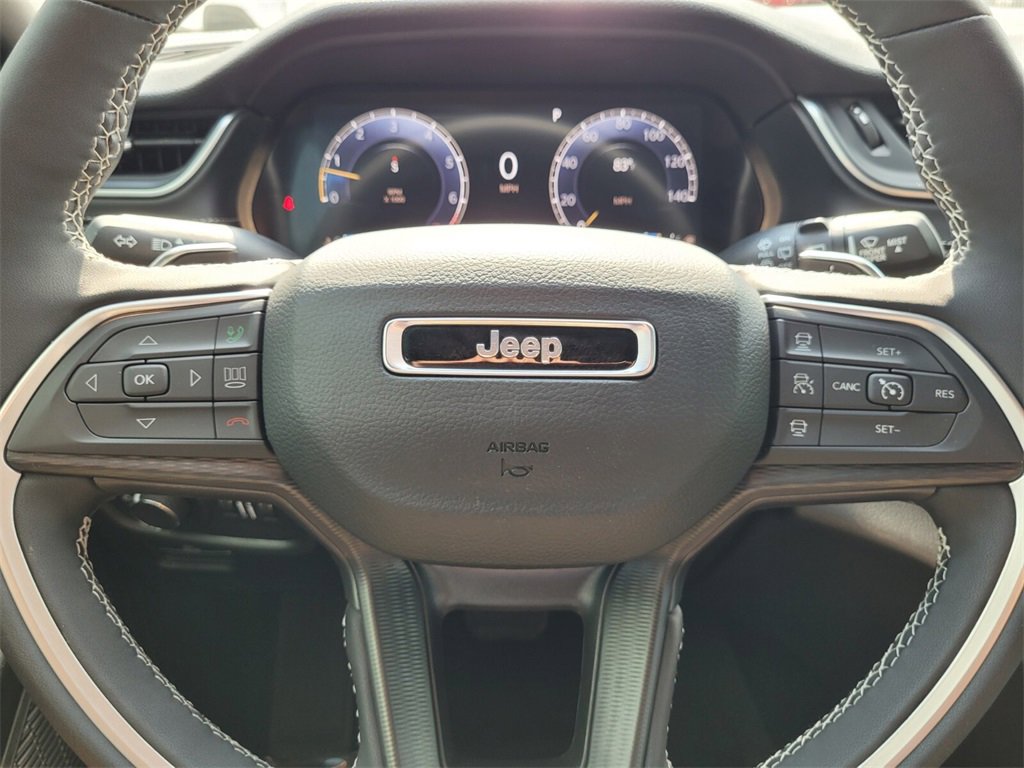 Used 2025 Jeep Grand Cherokee Laredo X w/ Luxury Tech Group I image 34