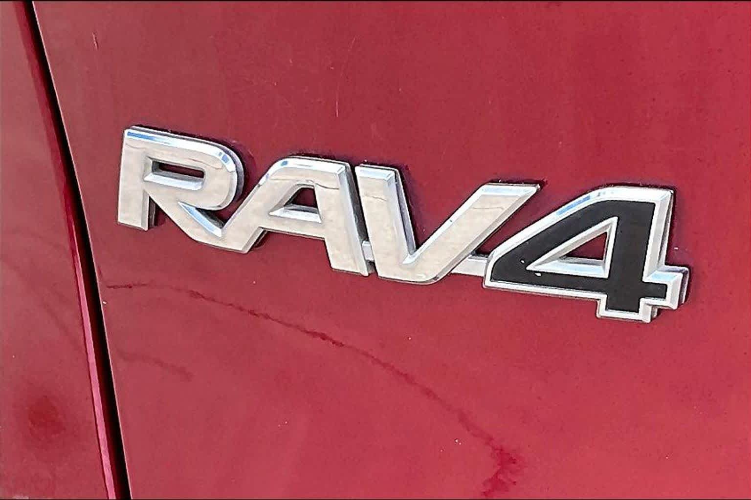 Used 2020 Toyota RAV4 LE FWD image 10