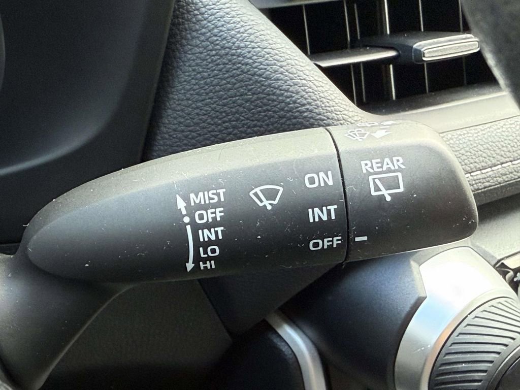 Used 2021 Toyota RAV4 LE image 26