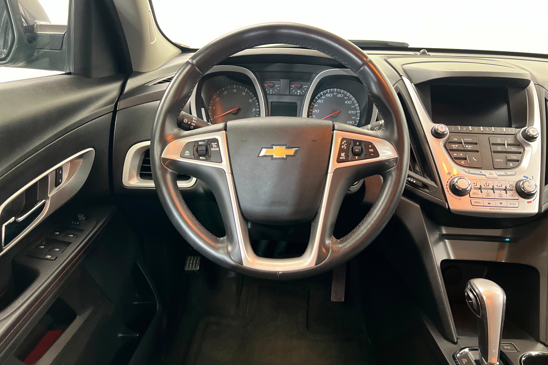 Used 2015 Chevrolet Equinox LT w/ Driver Convenience Package FWD image 13