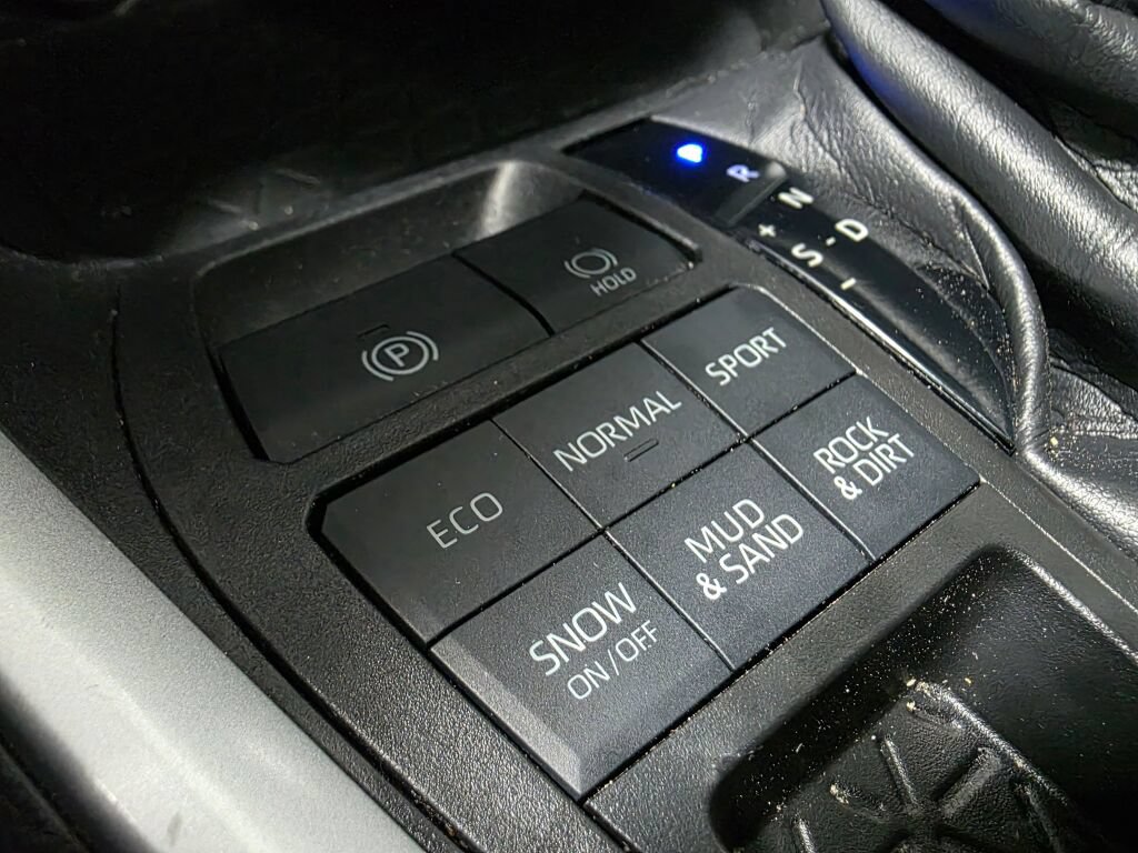 Used 2021 Toyota RAV4 XLE Premium AWD/4WD image 18