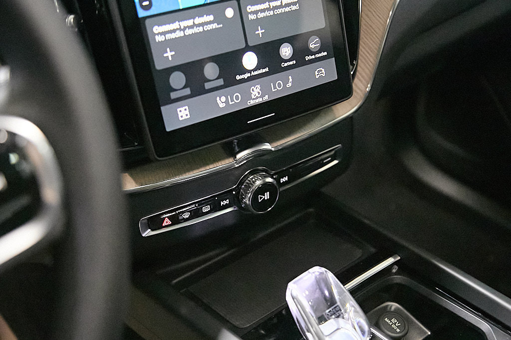 New 2026 Volvo XC60 T8 Plus w/ Climate Package AWD/4WD image 16