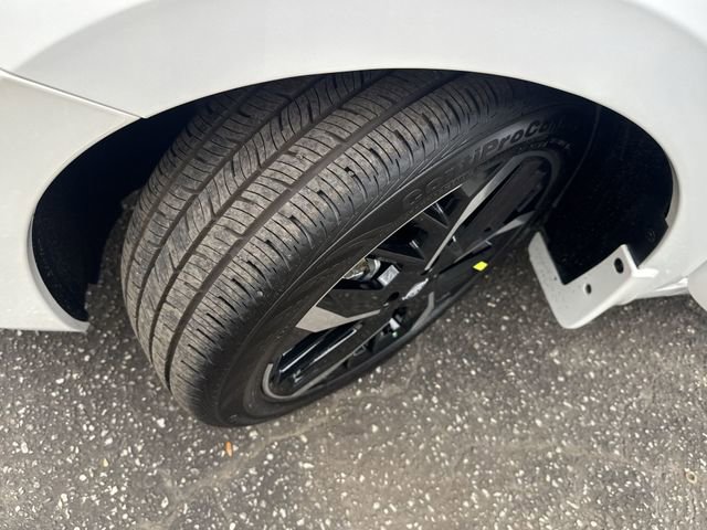 New 2025 Nissan Versa SR w/ Trunk Package FWD image 31