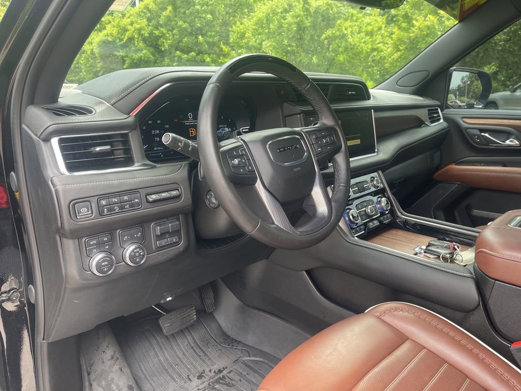Used 2024 GMC Yukon Denali Ultimate AWD/4WD image 13