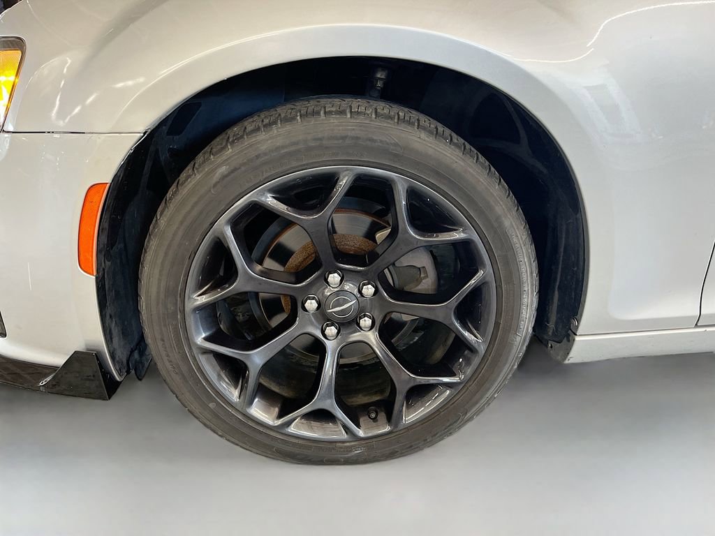 Used 2020 Chrysler 300 Touring w/ Sport Appearance Package image 27