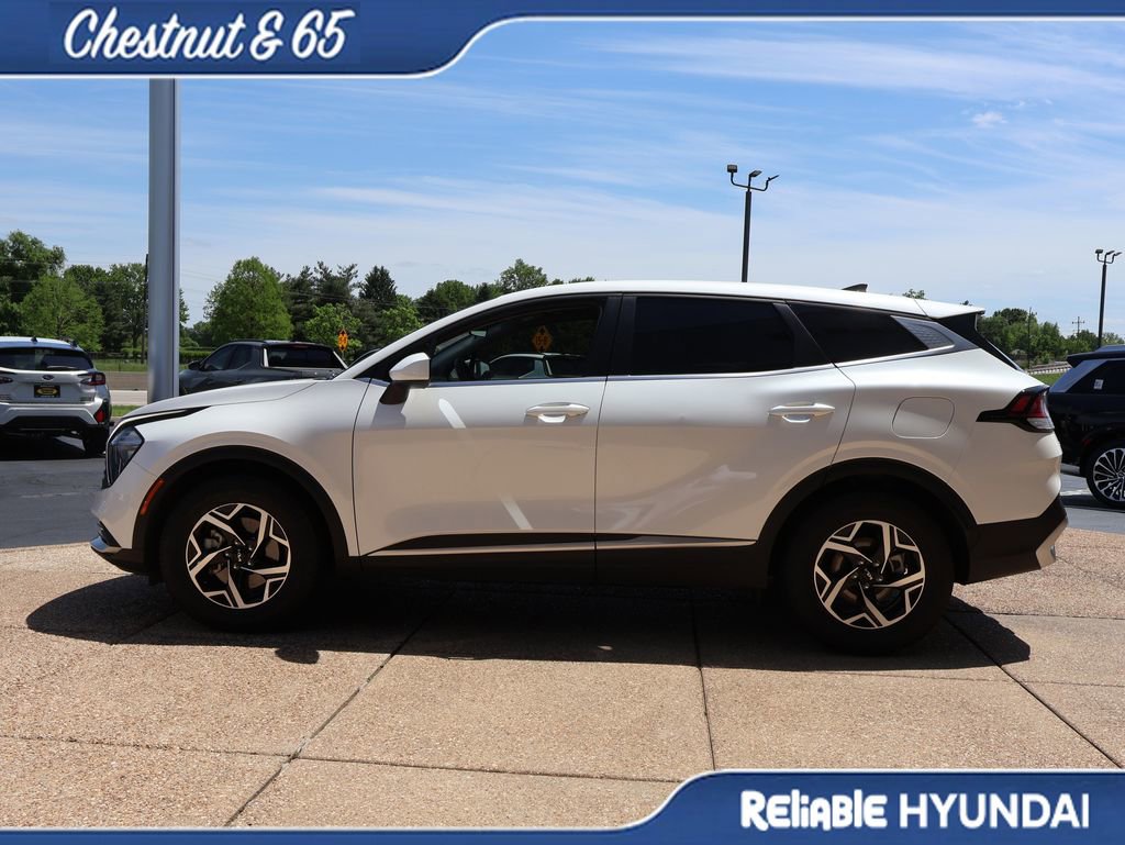 Used 2023 Kia Sportage LX FWD image 3