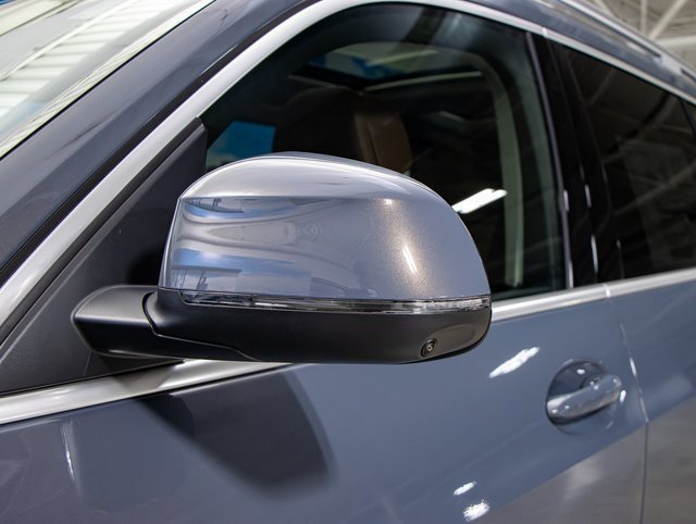 Used 2025 BMW X7 xDrive40i w/ Premium Package image 10