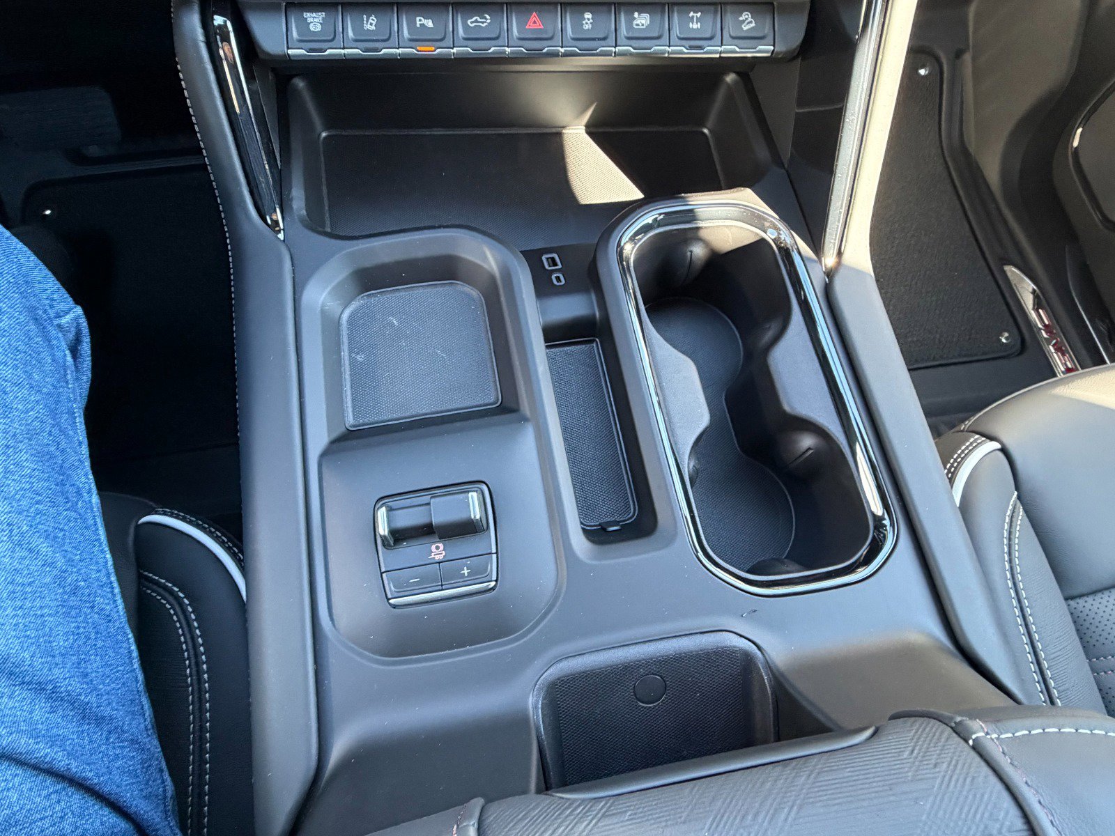 New 2026 GMC Sierra 2500 AT4X w/ LPO, Black Badging Package image 21