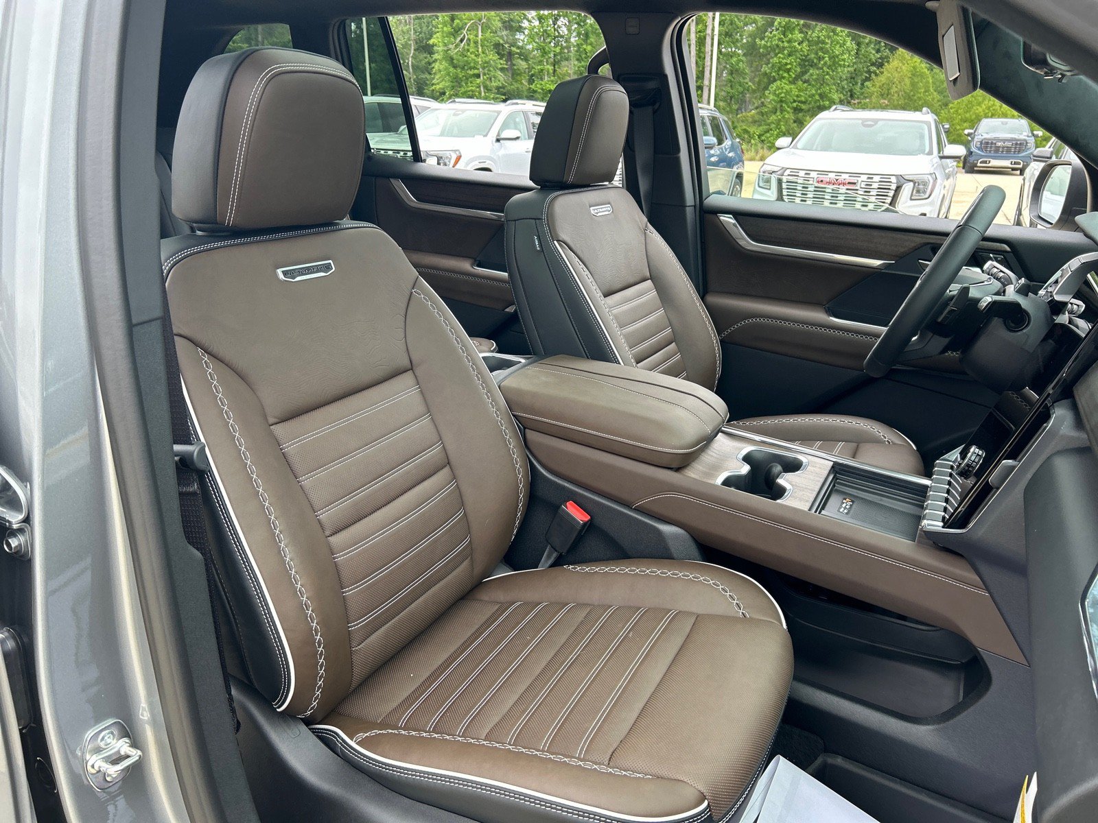 New 2026 GMC Acadia Denali Ultimate w/ LPO, Floor Liner Package FWD image 18
