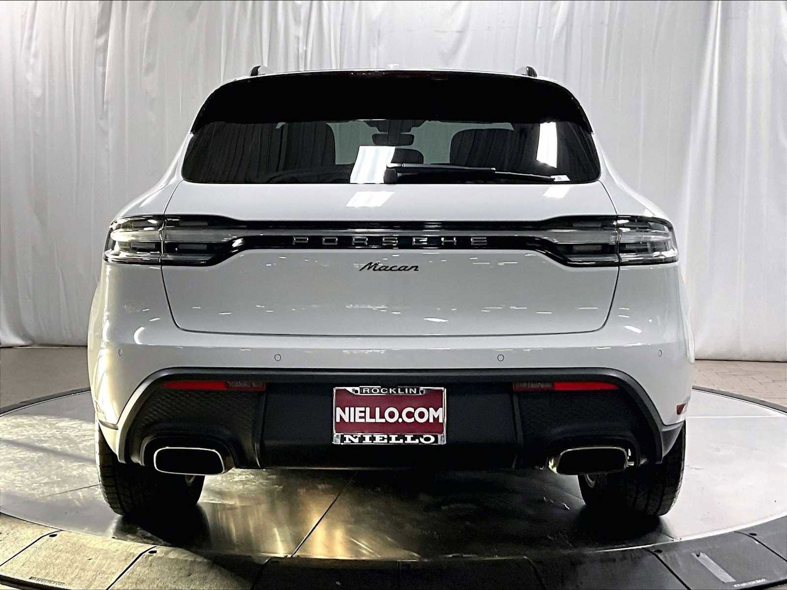 Used 2025 Porsche Macan image 9