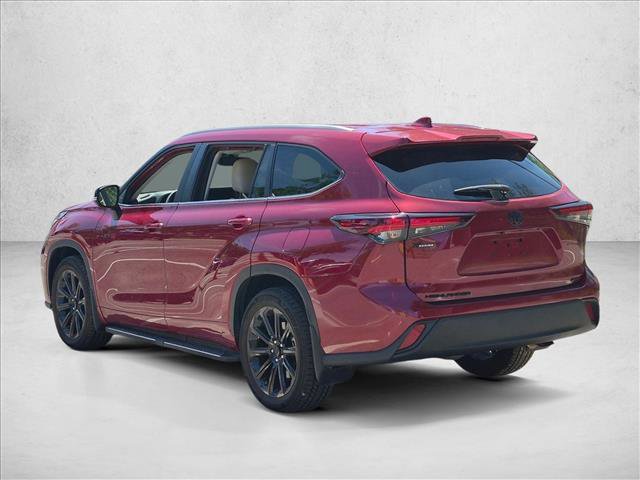 Used 2024 Toyota Highlander XLE FWD image 6