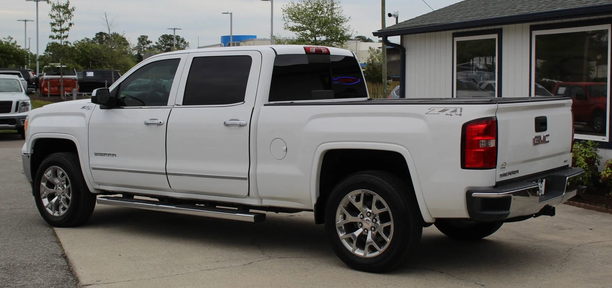 Used 2015 GMC Sierra 1500 SLT w/ SLT Crew Cab Value Package image 3