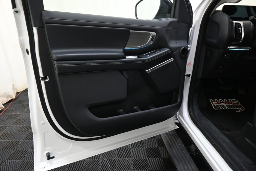 Used 2025 Ford Expedition Max Platinum image 32