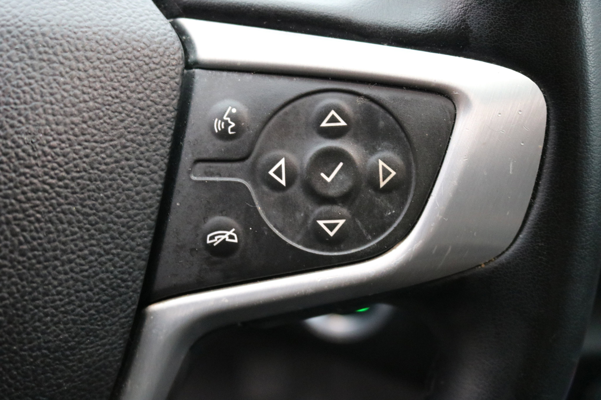 Used 2023 GMC Terrain SLT image 19