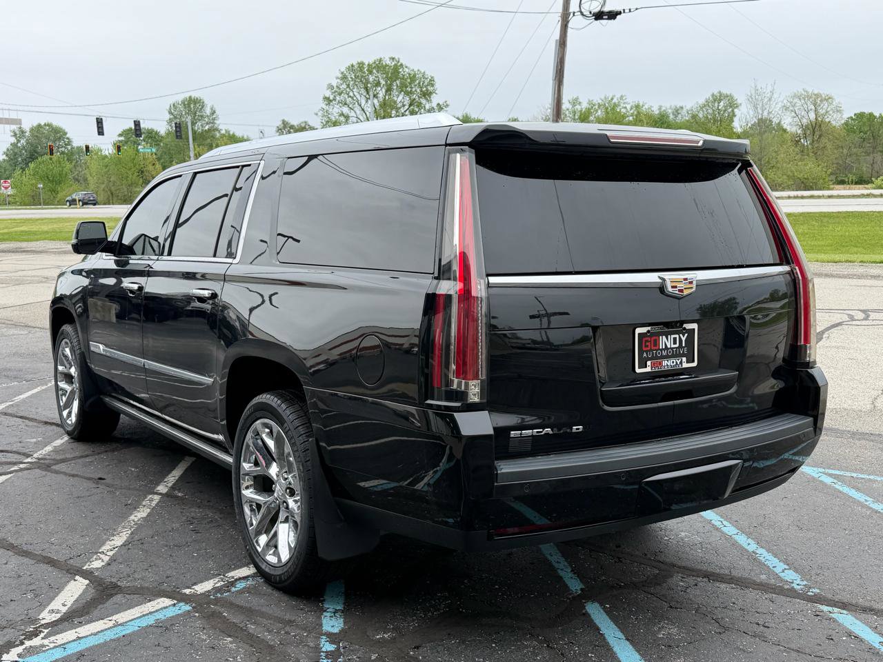 Used 2017 Cadillac Escalade ESV Platinum image 3
