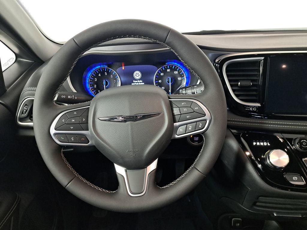 New 2026 Chrysler Pacifica Select image 15