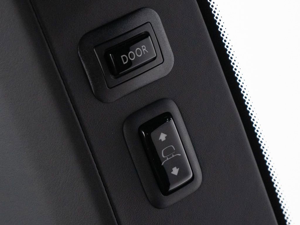 Certified 2023 Rolls-Royce Cullinan AWD/4WD image 32