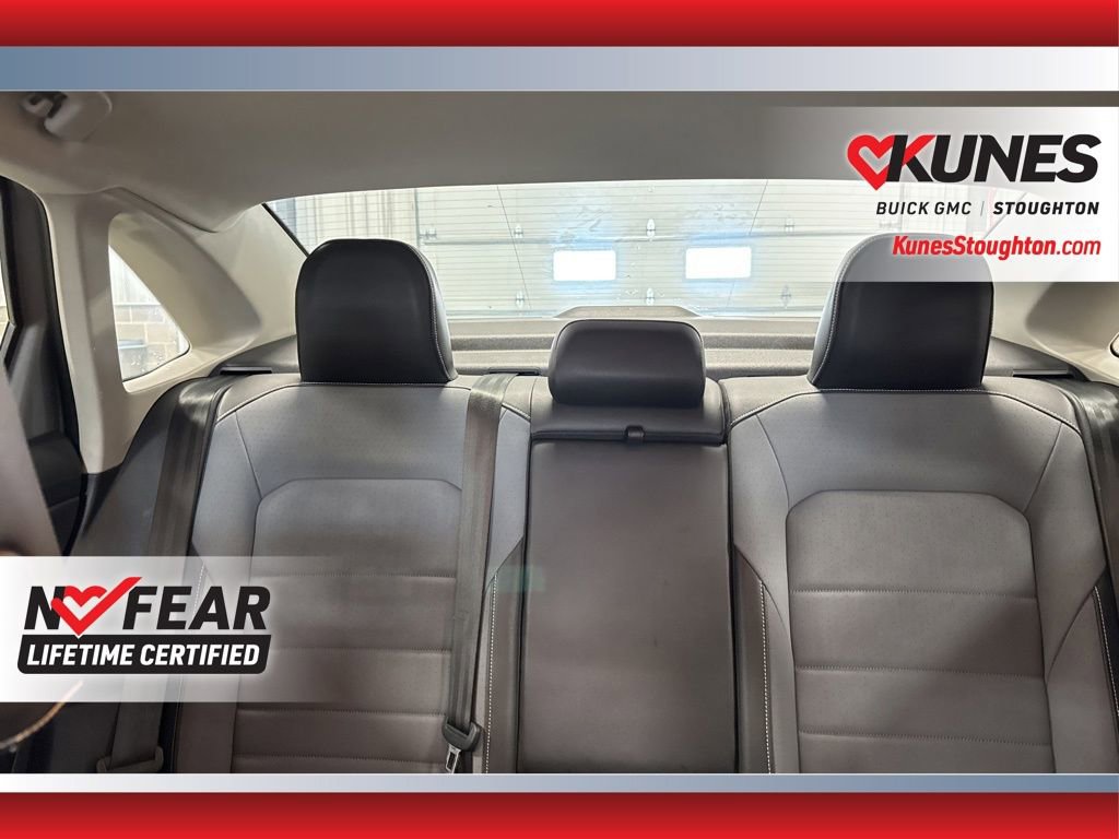 Used 2025 Volkswagen Jetta SE image 28