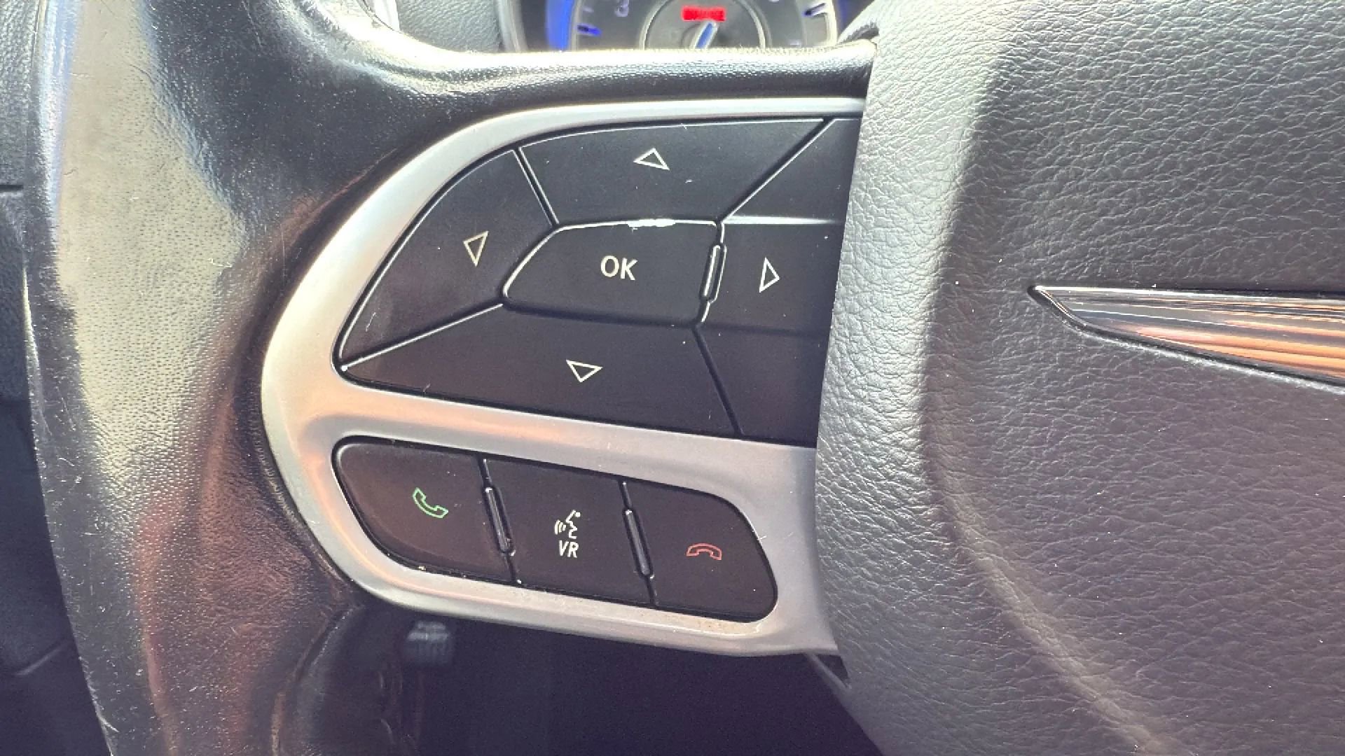 Used 2019 Chrysler 300 Touring w/ Chrome Appearance Package image 12