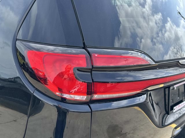 Used 2021 Chrysler Pacifica Limited AWD/4WD image 14