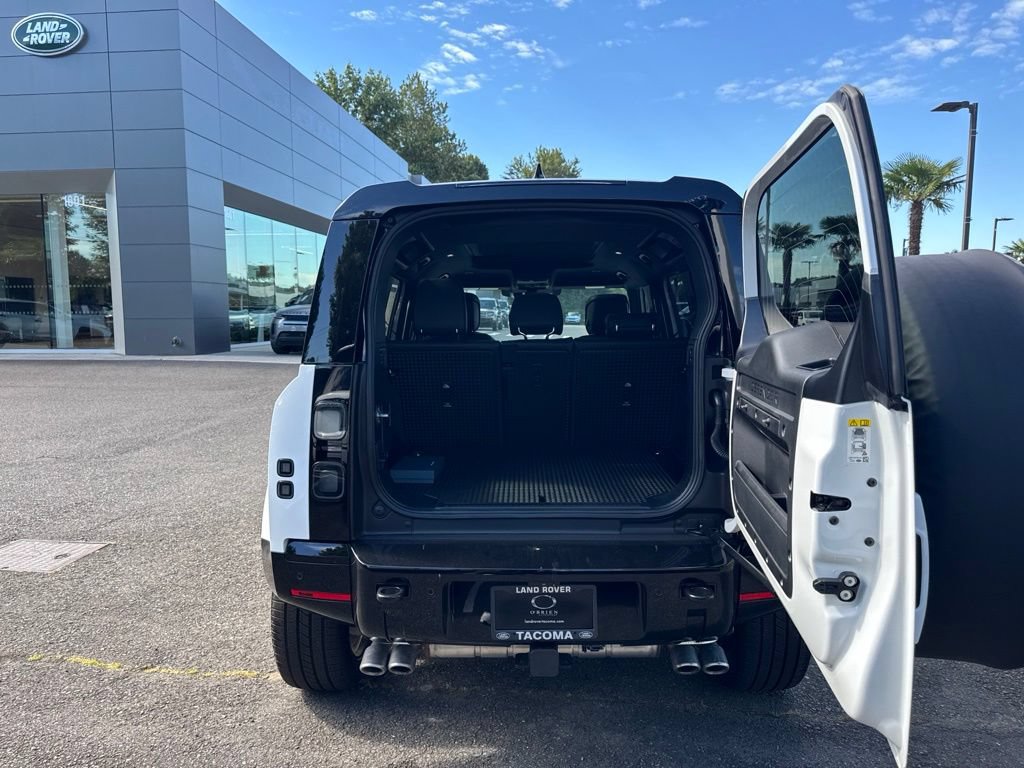 New 2026 Land Rover Defender 110 X-Dynamic SE AWD/4WD image 16