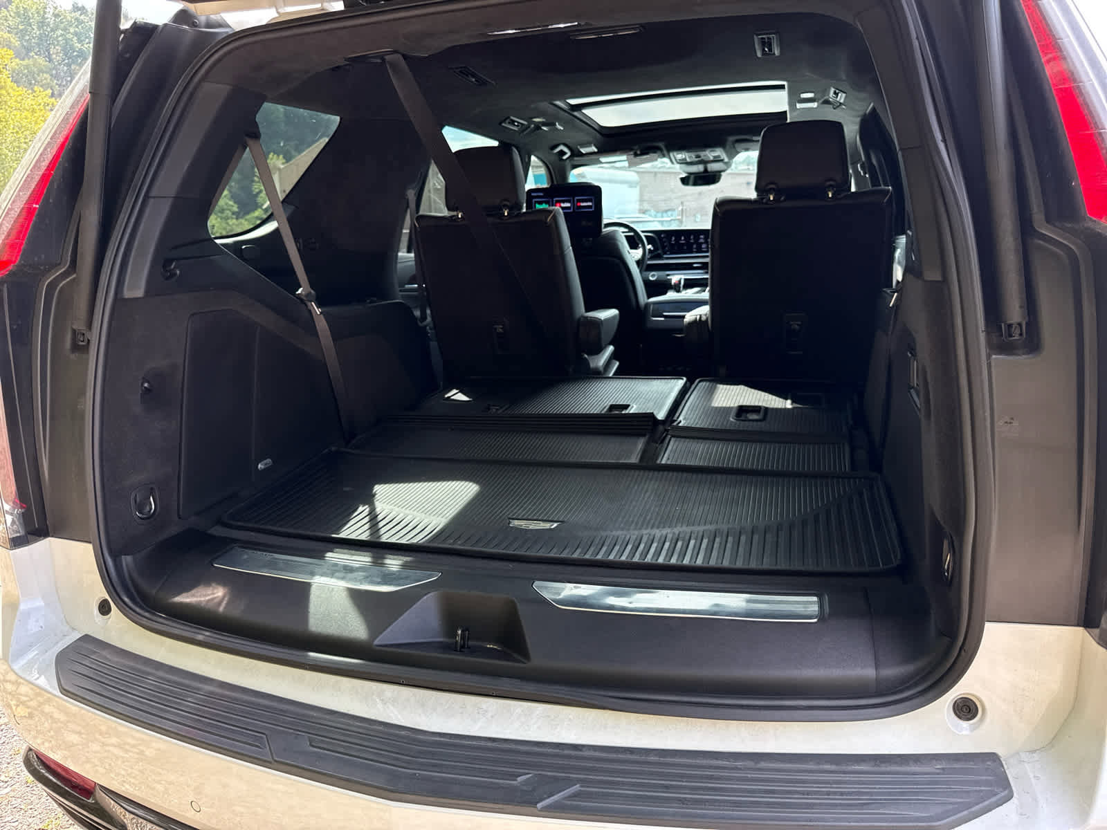 Used 2023 Cadillac Escalade Sport Platinum w/ LPO, ONYX Package image 30