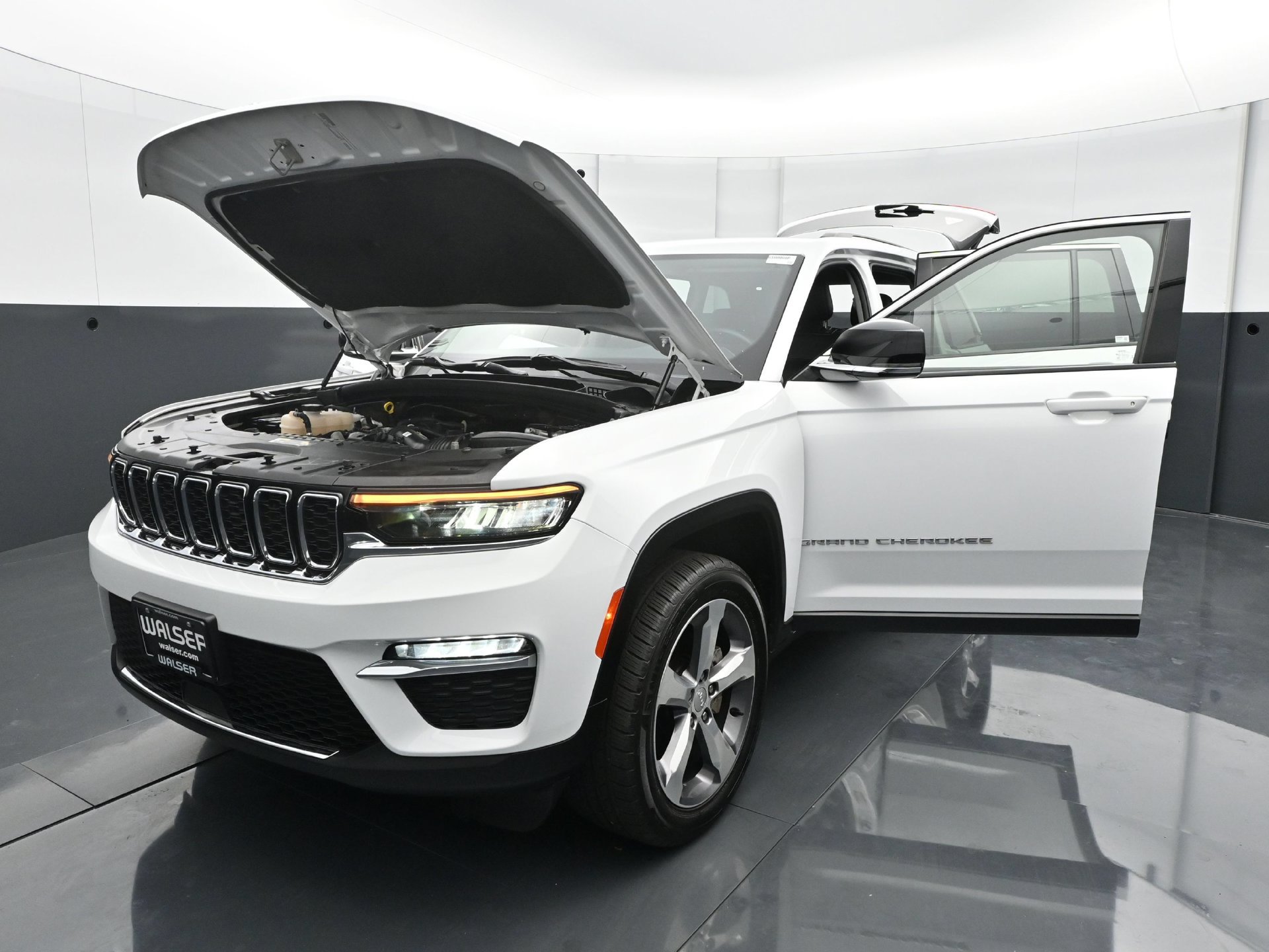 Used 2022 Jeep Grand Cherokee Limited AWD/4WD image 30