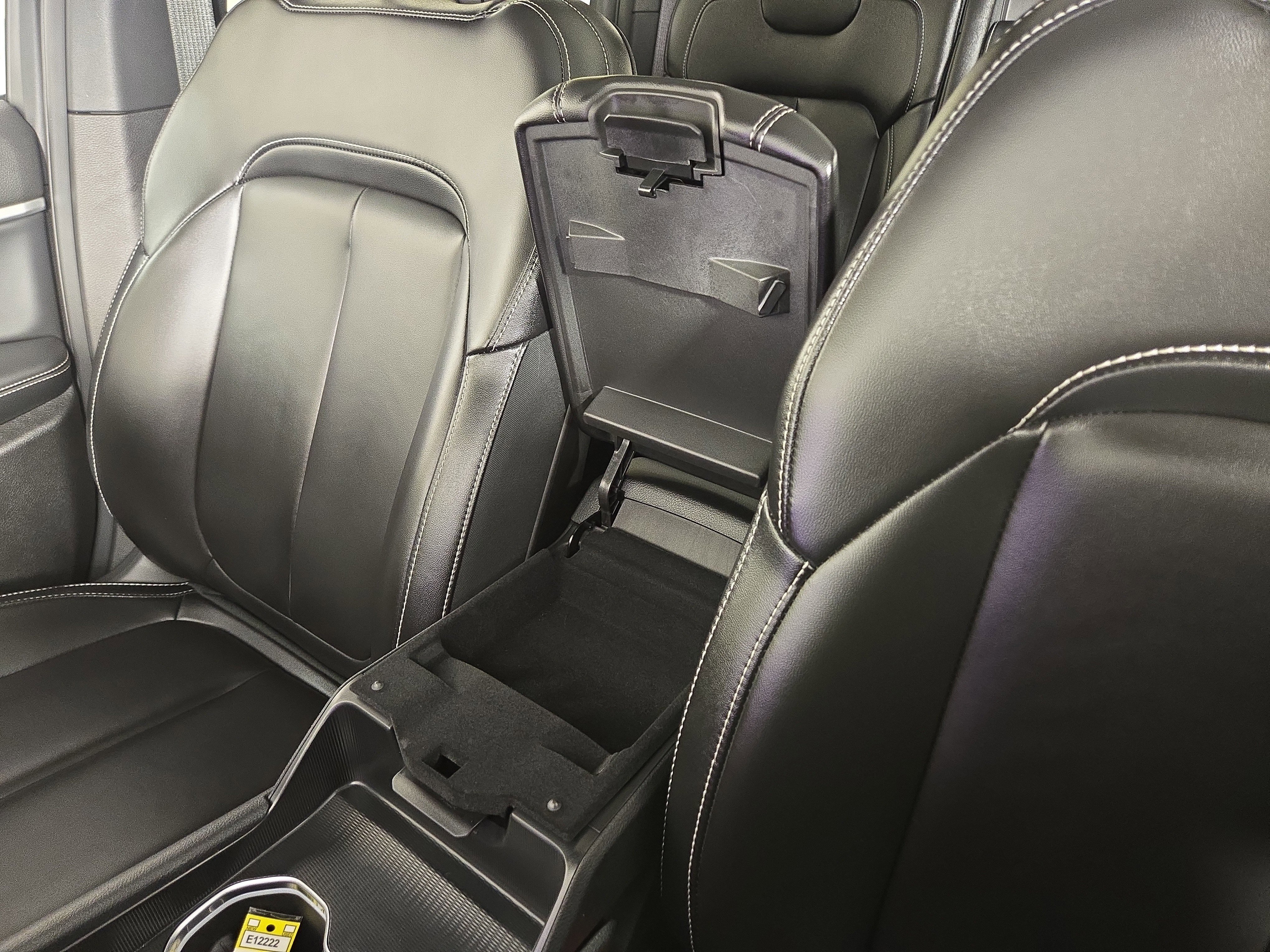 Used 2025 Jeep Grand Cherokee Limited w/ Black Appearance Package image 29