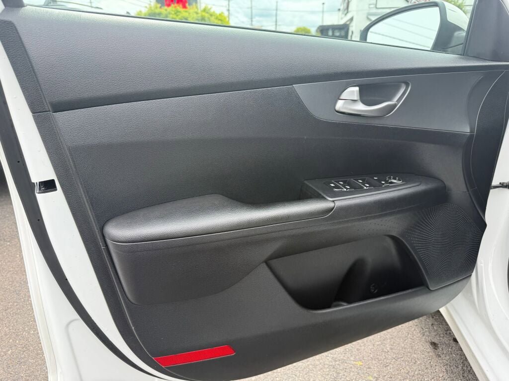 Used 2020 Kia Forte LXS FWD image 9
