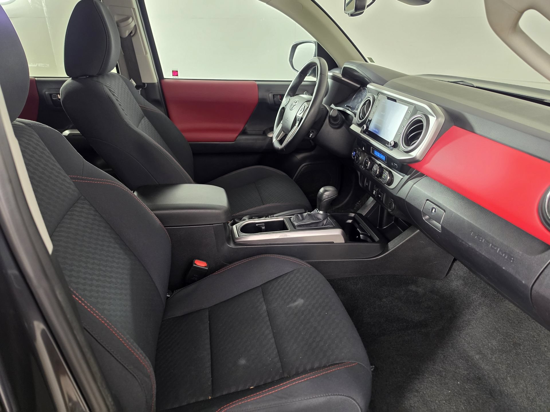 Used 2023 Toyota Tacoma SR5 AWD/4WD image 32