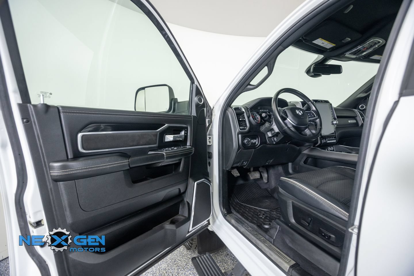 Used 2021 RAM 3500 Laramie AWD/4WD image 9