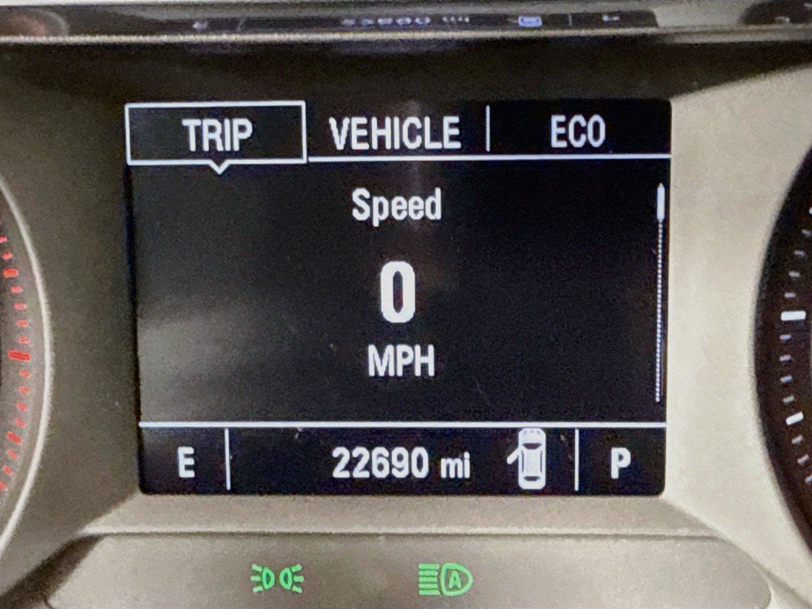 Used 2022 Chevrolet TrailBlazer LT w/ Convenience Package FWD image 2