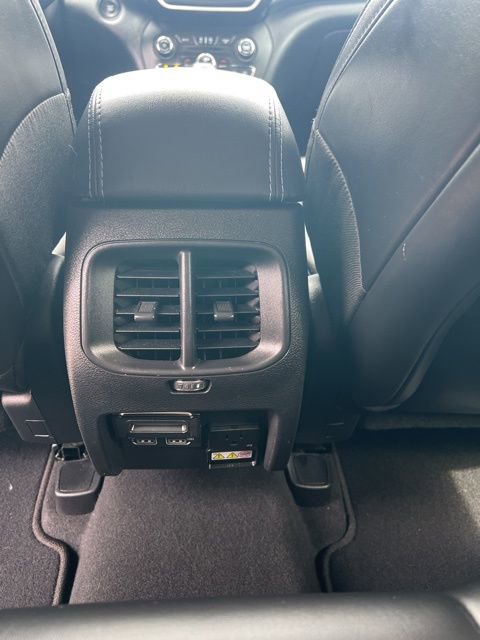 Used 2020 Jeep Cherokee Latitude Plus w/ Comfort/Convenience Group FWD image 27