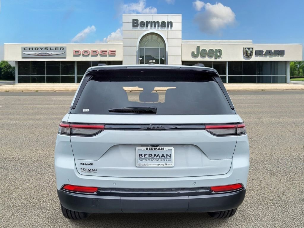 Used 2025 Jeep Grand Cherokee Altitude image 6