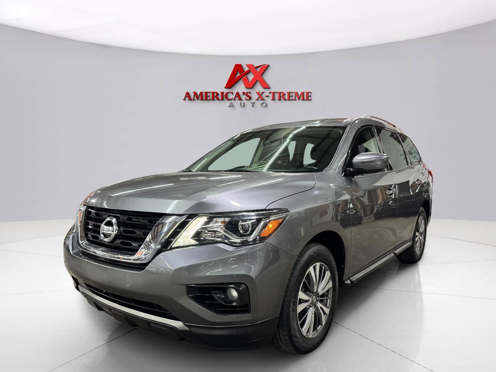 Used 2019 Nissan Pathfinder SV AWD/4WD image 2
