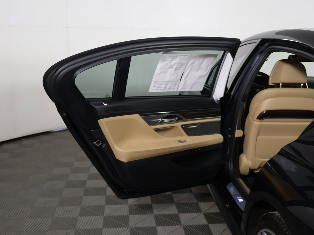 Used 2019 BMW 750i xDrive AWD/4WD image 27